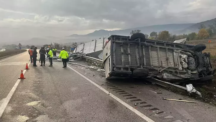 Tokat’ta Minibüs Kamyonete Çarptı: 1 Yaralı