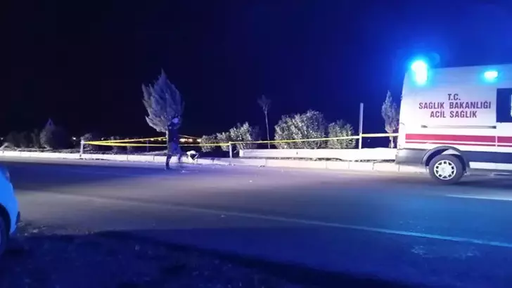Adana’da Motosiklet Refüje Çarptı: 1 Ölü, 1 Ağır Yaralı