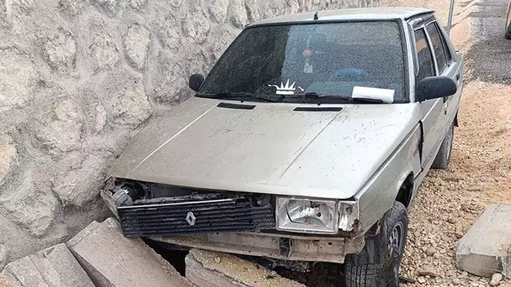 Adıyaman’da Feci Kaza: Otomobil İstinat Duvarına Çarptı; Anne Öldü, Sürücü Ağır Yaralı