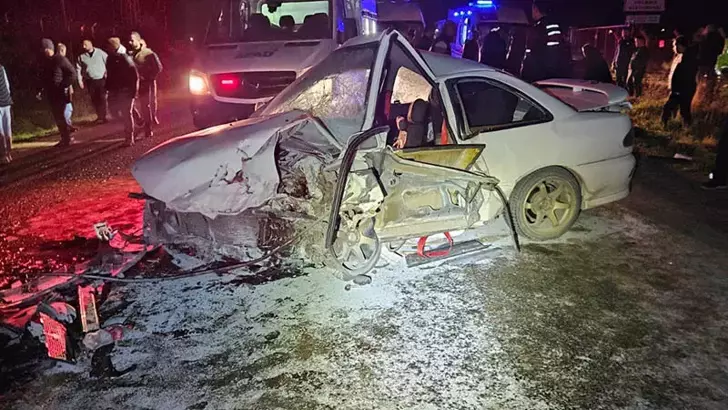 Amasya’da iki otomobil çarpıştı: 8 yaralı