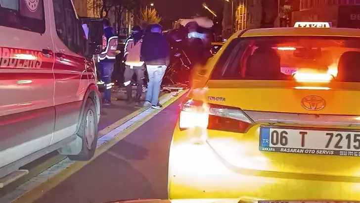 Ankara’da İki Araca Çarpan Otomobil Takla Attı: 1 Kişi Yaralandı