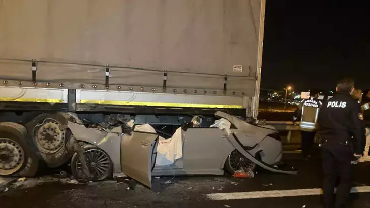 Ankara’da Otomobil TIR’a Çarptı: 2 Ölü, 1 Yaralı