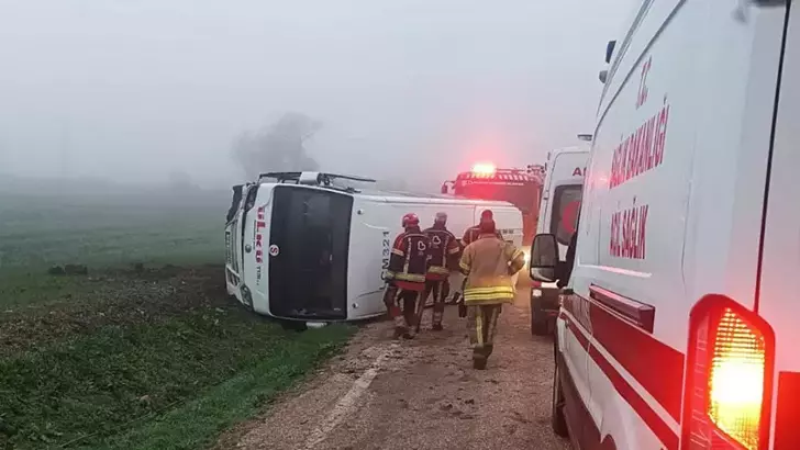 Balıkesir’de öğrenci servisi şarampole yuvarlandı: 8 öğrenci yaralandı