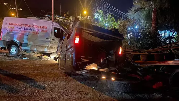 Bodrum’da Kamyonet Park Halindeki Araca Çarptı: 1 Ölü, 2 Yaralı