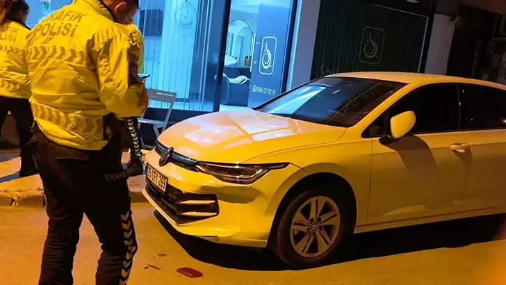 Bursa’da ‘Dur’ İhtarına Uymayan Sürücü Kaçarken Park Halindeki Araçlara Çarptı: 5 Kilometrelik Takip Sonunda Yakalandı