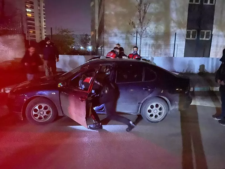 Bursa’da Geniş Kapsamlı Asayiş Uygulaması: Aranan Şahıs Yakalandı, Ruhsatsız İş Yerleri Mühürlendi