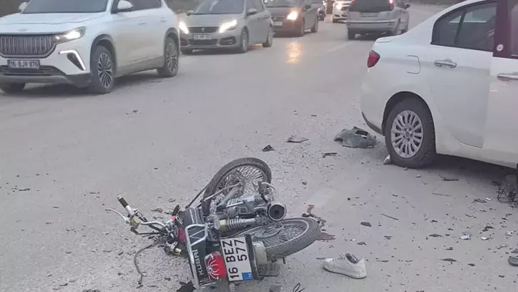 Bursa’da Motosiklet ile Otomobil Çarpıştı: 1 Ölü, 1 Yaralı