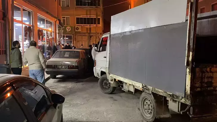 Bursa’da Park Halindeki 3 Araca Çarpıp Kaçan Alkollü Sürücü Yakalandı