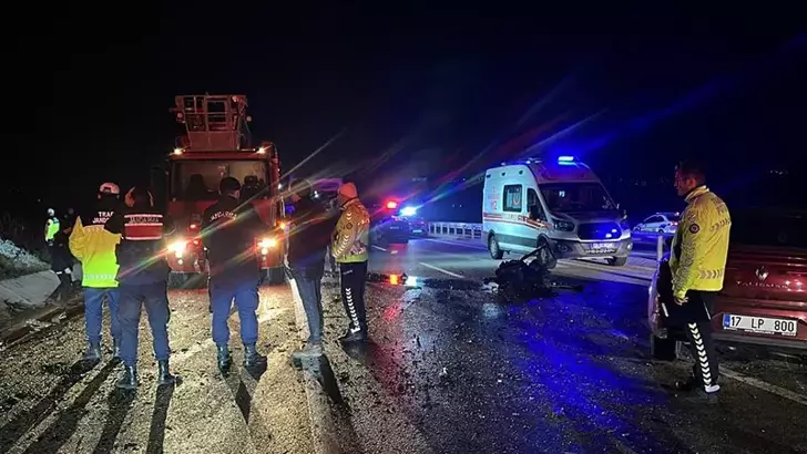 Çanakkale’de Polisten Kaçan Otomobil Ters Yönde Kaza Yaptı: 5 Ölü, 1 Yaralı