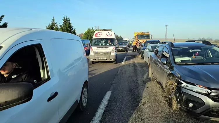 Edirne’de 10 Aracın Karıştığı Zincirleme Kaza: 5 Yaralı
