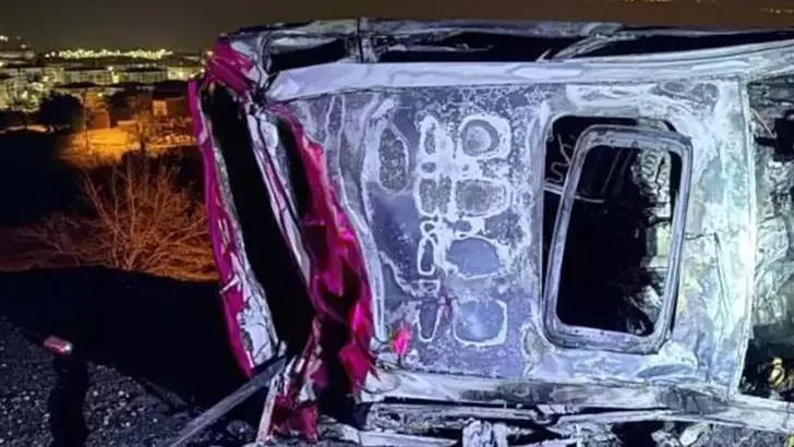 Gaziantep’te Bariyerlere Çarpıp Alev Alan Otomobilin Sürücüsü Hayatını Kaybetti