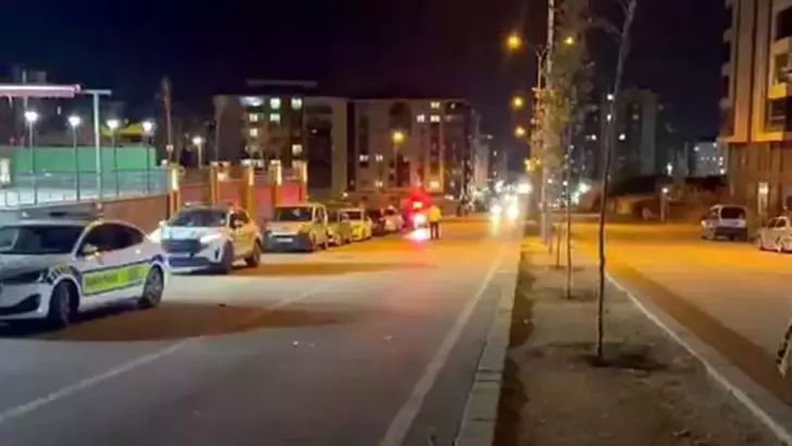 Gaziantep’te Otomobilin Çarpıp Kaçtığı Anne Hayatını Kaybetti, Kızı Ağır Yaralandı