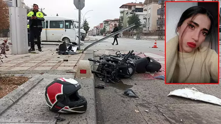 Karaman’da Servis Minibüsüyle Çarpışan Motosiklet Sürücüsü Ayşe Ünal, Hayatını Kaybetti
