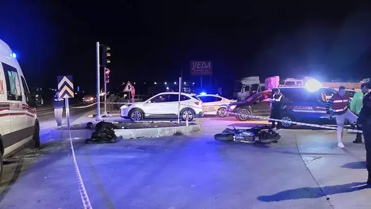 Kırmızı Işıkta Geçen TIR ile Motosiklet Çarpıştı: 1 Ölü