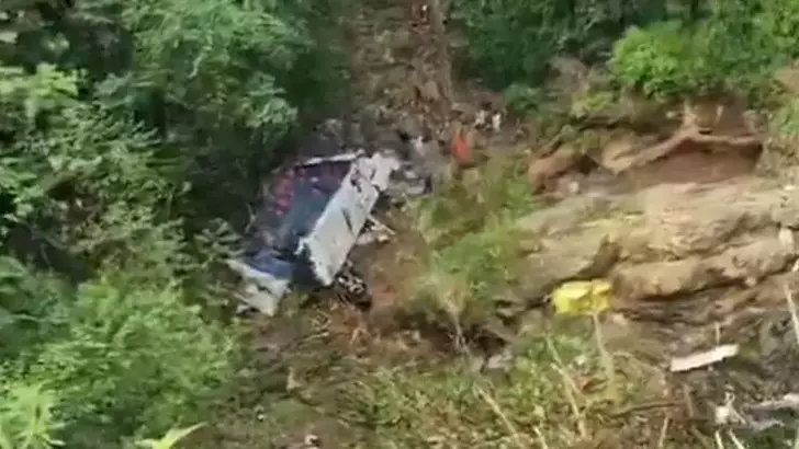 Kolombiya’da Öğrencileri Taşıyan Otobüs Uçuruma Yuvarlandı: 17 Ölü, 20 Yaralı