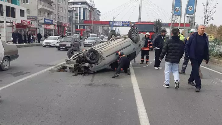 Malatya’da İki Otomobil Çarpıştı: 3 Yaralı