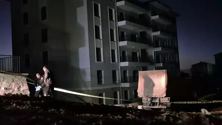 Malatya’da Şantiye Alanında Kamyonun Altında Kalan İşçi Hayatını Kaybetti