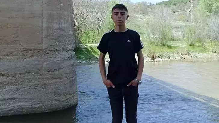 Manisa’da devrilen traktörün sürücüsü 17 yaşındaki Emre hayatını kaybetti