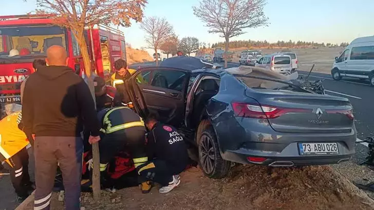 Mardin’de Otomobil TIR’a Çarptı: 1 Ölü, 2 Yaralı