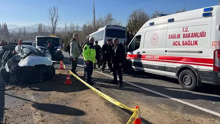 Nevşehir’de Yolcu Midibüsü ile Otomobil Çarpıştı: 11 Yaralı