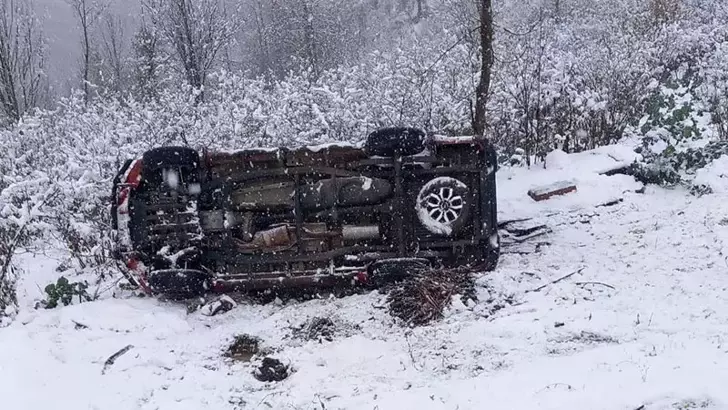Ordu’da Kamyonet Karla Kaplı Yolda Şarampole Yuvarlandı: 6 Yaralı