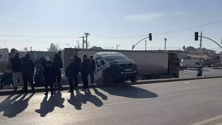 Park Halindeki Minibüs D-100 Kara Yoluna Düştü