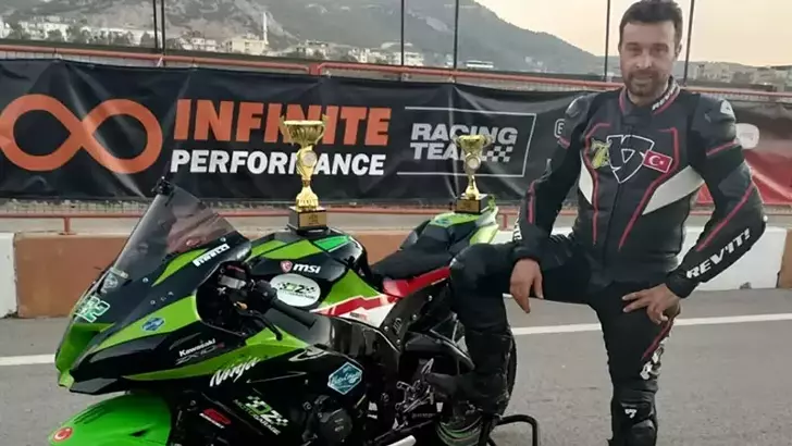 Şampiyon Motosikletçi Özgür Çapacı Son Yolculuğuna Uğurlandı