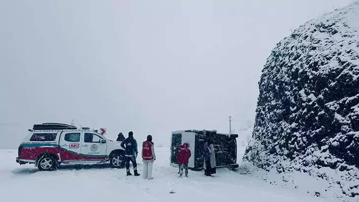 Siirt’te Yolcu Minibüsü Devrildi: 6 Yaralı