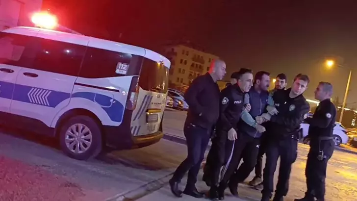 Taksi Şoförüne Pusu: Oğluna Çarpan Sürücünün Beraatine Öfkelenen Baba, Ağabeyi Araçta Darbetti