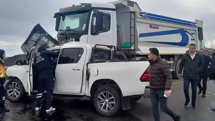 Tokat’ta kamyonet ile kamyon çarpıştı: 1 ölü, 2 yaralı