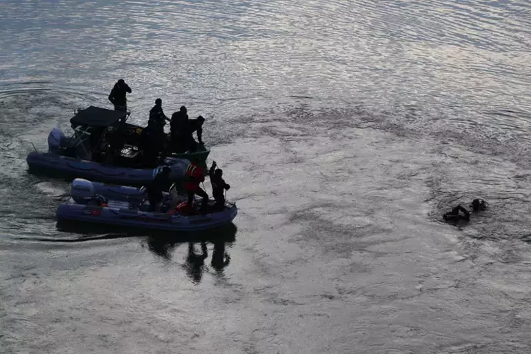 Van’da Baraj Gölüne Yuvarlanan Otomobilde 3 Kişi Hayatını Kaybetti