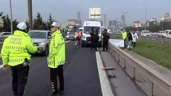 Ataşehir’de Motosikletin Çarptığı Yaya Hayatını Kaybetti, Sürücü Ağır Yaralandı