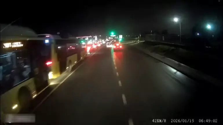 Başakşehir’de 3 İETT otobüsü zincirleme kazaya karıştı: 5 yaralı