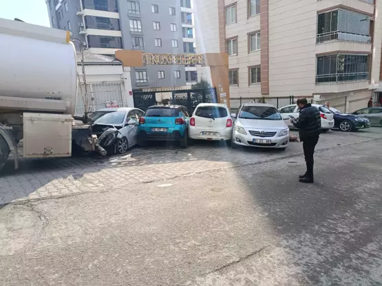 Batman’da freni boşalan tanker park halindeki 8 araca çarptı