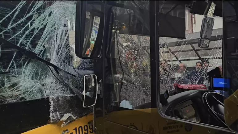 Beykoz’da 2 İETT Otobüsü Kafa Kafaya Çarpıştı: 7 Yaralı