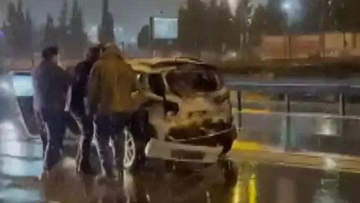 Beylikdüzü’nde İki Otomobil Çarpıştı: 2 Yaralı