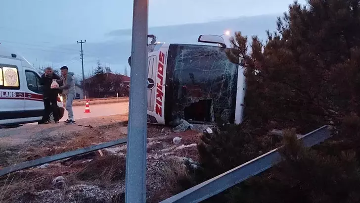 Burdur’da Yolcu Otobüsü Devrildi: 12 Yaralı