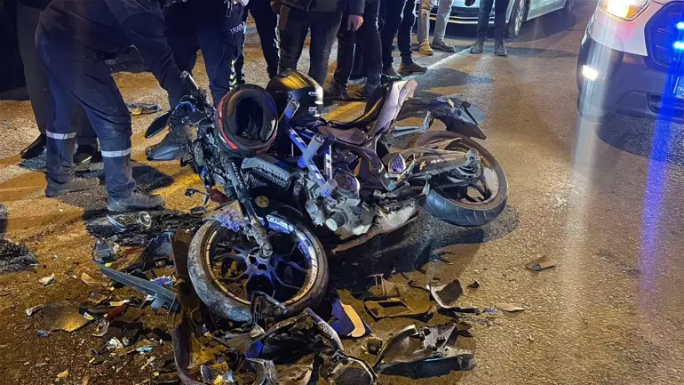 Çorlu’da Motosiklet ile Hafif Ticari Araç Çarpıştı: 1’i Ağır 2 Yaralı