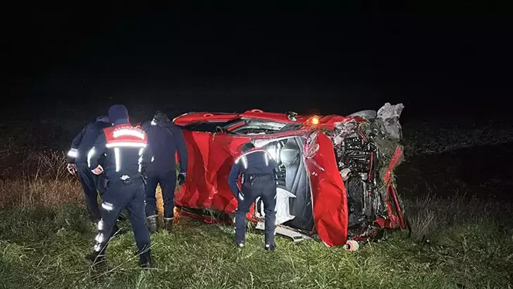 Edirne’de takla atan otomobil tarlaya savruldu: 2 yaralı