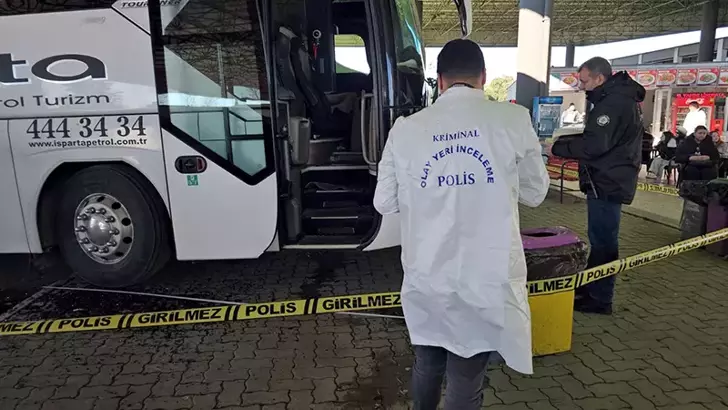 Edirne’de yanlış vitese alınan otobüsün çarptığı yedek şoför hayatını kaybetti, muavin yaralandı