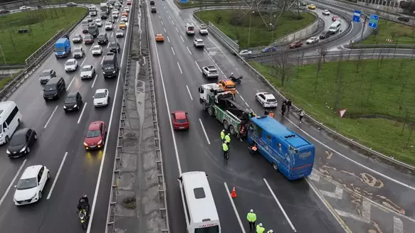 Eyüpsultan’da Cezaevi Nakil Aracı Devrildi: 19 Yaralı