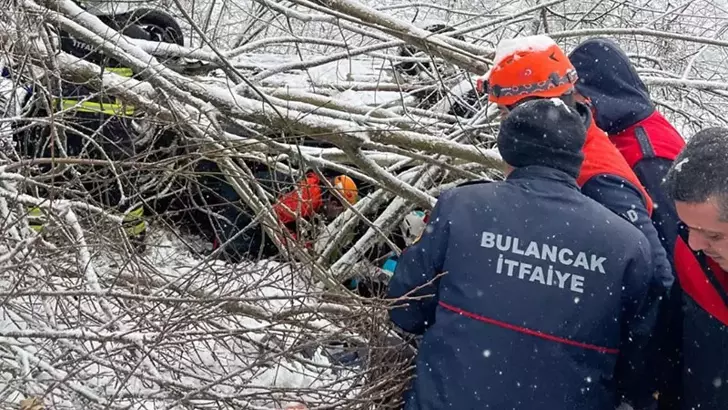 Giresun’da Otomobil Uçuruma Yuvarlandı: 6 Yaralı