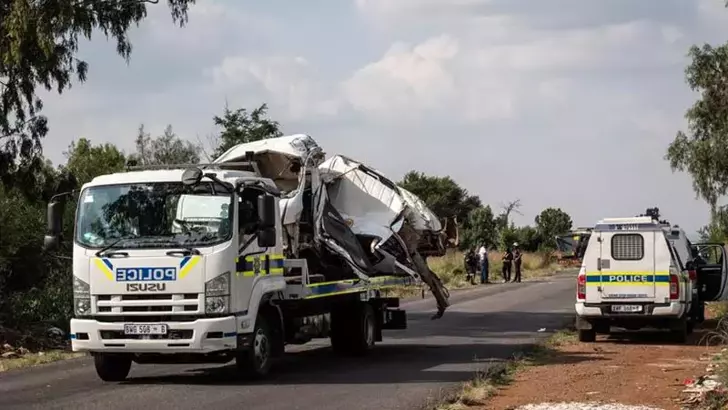 Güney Afrika’da okul servisi ile kamyon çarpıştı: 13 öğrenci hayatını kaybetti