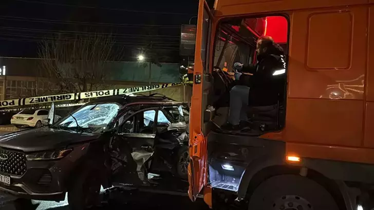 Işık İhlali Yapan TIR Otomobile Çarptı: 1 Ölü, 5 Yaralı