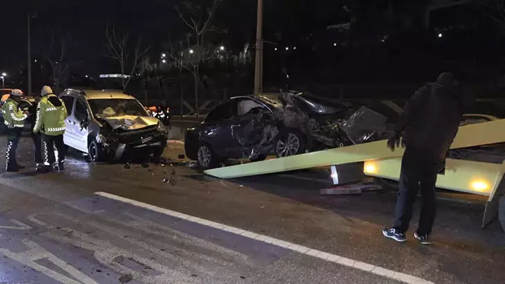 Kadıköy’de D-100’de Zincirleme Kaza: 1 Ağır Yaralı