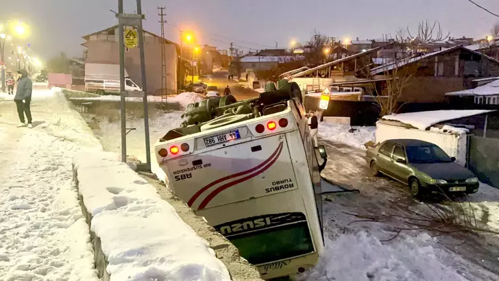 Malatya’da İşçi Servis Midibüsü Devrildi: 9 Yaralı