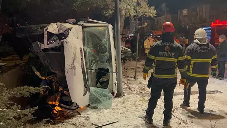 Nevşehir’de kamyonetin otomobile arkadan çarptığı kazada 4 kişi yaralandı