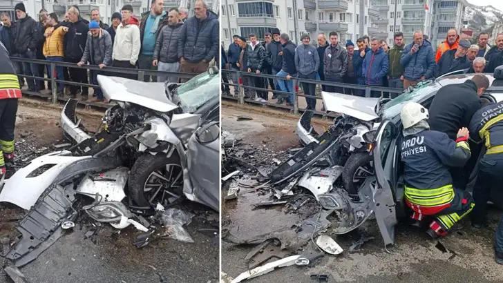 Ordu’da Otomobiller Kafa Kafaya Çarpıştı: 1 Ölü, 2’si Çocuk 4 Yaralı
