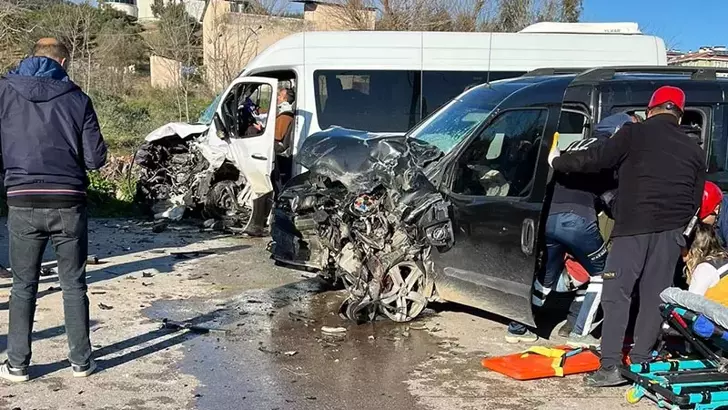 Osmaniye’de servis minibüsü ile hafif ticari araç çarpıştı: 7 yaralı