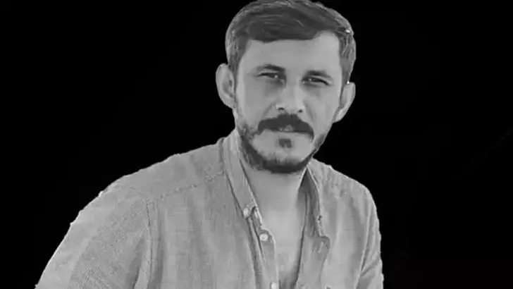 Otobüsü Sollamak İsterken Kullandığı Motosikletin Devrilmesi Sonucu Öldü